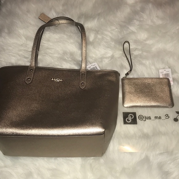  Silver/Platinum Coach Tote & Matching wristlet - Picture 5 of 8